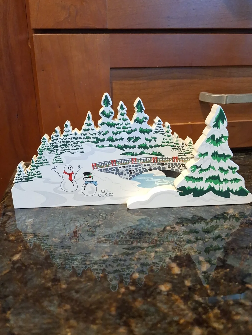 Vtg. Shelia Wooden Winter Scene Holiday Table Decor - Green/White 1998